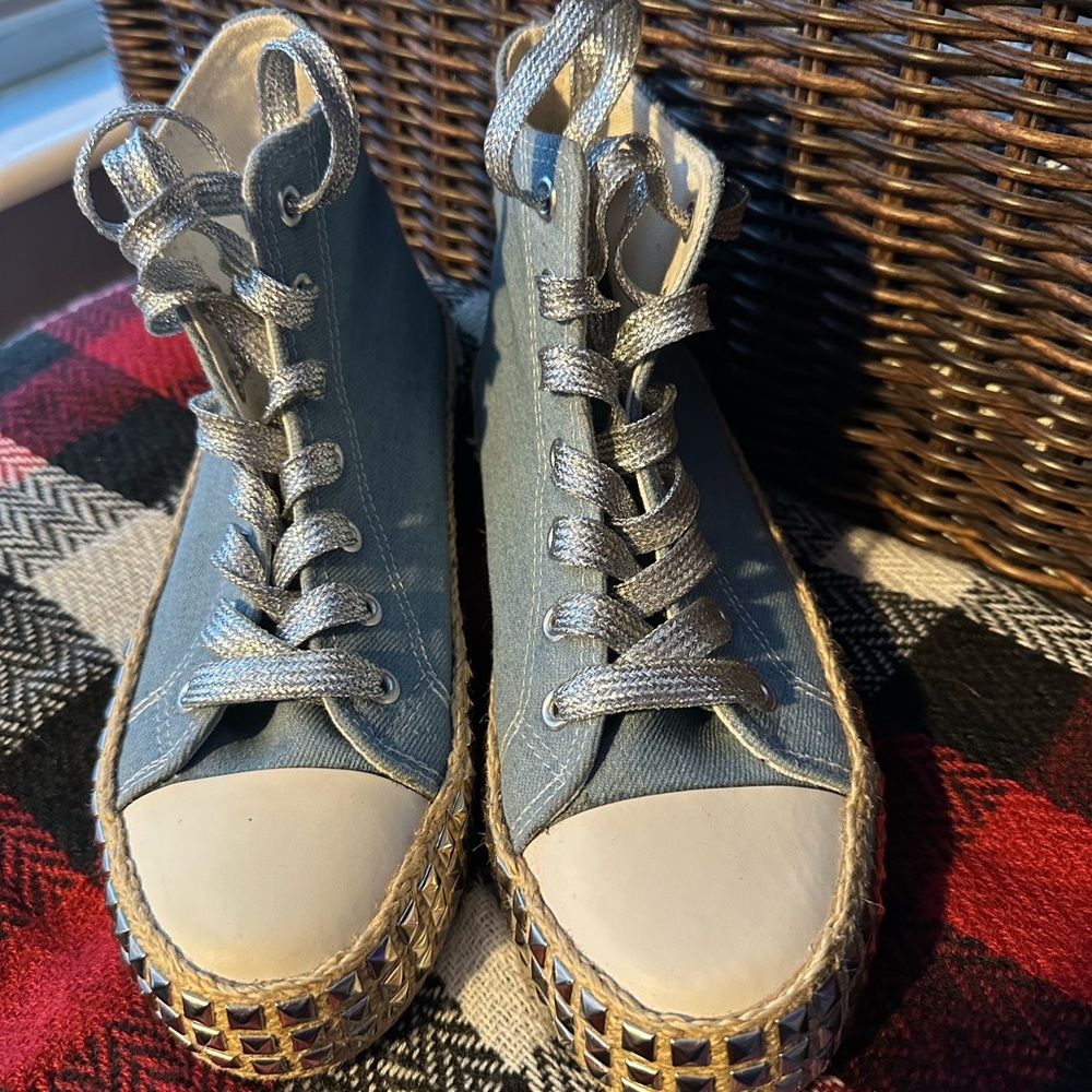 Mata Studded High Top Sneakers Blue Canvas Silver Studs Size 6 Women’s
